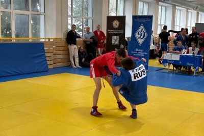 В чемпионате по самбо более 60 стражей порядка боролись за победу в Перми